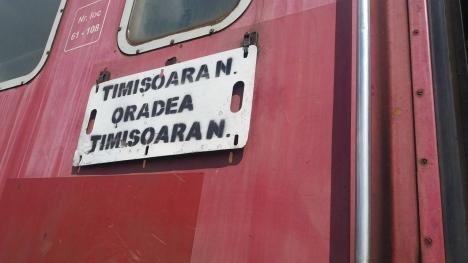 Accident la Salonta: un TIR a fost izbit din plin de un tren care venea din Timișoara la Oradea (FOTO)