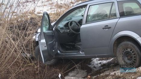 Accident în Ungaria: Cinci români au fost răniţi în apropiere de Borş, după ce maşina lor a fost lovită de TIR şi aruncată-n şanţ (FOTO)