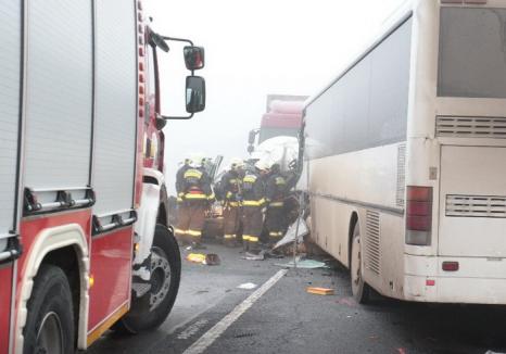 Trei pasageri ai unui microbuz care circula pe ruta Oradea - Budapesta au murit într-un accident groaznic, în Ungaria (FOTO/VIDEO)