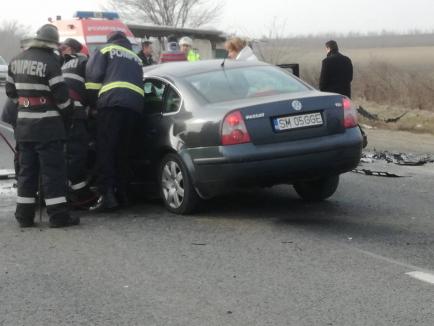 Impact frontal pe DN 19, lângă Valea lui Mihai: Şapte persoane au fost rănite, traficul a fost deviat pe un drum agricol