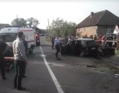 Accident în Voivozi: Un Mercedes s-a izbit de un Renault, opt persoane au fost rănite (FOTO / VIDEO)