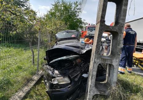 Șoferul care a intrat cu maşina în stâlp la Topa de Criş a murit la spital