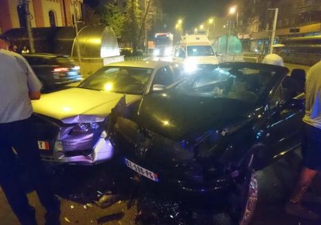 Un nou accident la intersecţia bulevardului Magheru cu Parcul Traian din Oradea: Un Audi a intrat în plin într-un Peugeot (FOTO)
