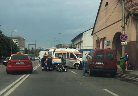 Accident la intersecţia bulevardului Cantemir cu strada Muntele Găina: Un motociclist a fost rănit (FOTO)