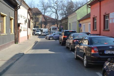 S-a oprit în autobuz. Accident la intersecţia străzii Sulyok Istvan cu Tudor Vladimirescu, după ce un şofer nu a acordat prioritate la Stop (FOTO)