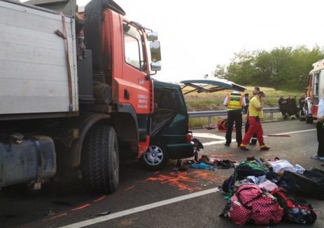 Nouă români morți într-un accident în Ungaria: Un microbuz s-a ciocnit cu un camion (FOTO)