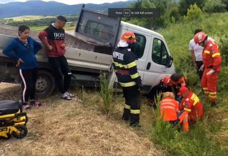 Accident grav între o motocicletă şi o autoutilitară, în Bihor. Motociclistul, adus la Oradea cu elicopterul SMURD (FOTO / VIDEO)