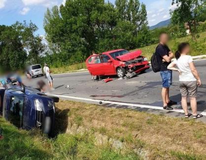 Trafic îngreunat spre Cluj. O persoană a fost rănită în urma coliziunii dintre trei autoturisme (FOTO)