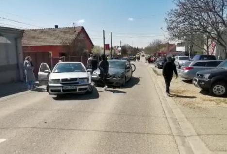 Accident cu doi răniţi şi trei maşini avariate pe strada Ion Bogdan. Circulaţia auto este deviată pe străzile adiacente! (FOTO / VIDEO)