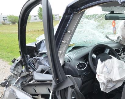 Un mort şi doi răniţi într-un grav accident rutier în comuna Borod. Şoferul maşinii implicate nu avea permis de conducere