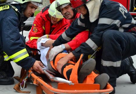 Un bărbat mort şi alţi doi în stare gravă, în urma unui accident cu 6 victime petrecut lângă Holod