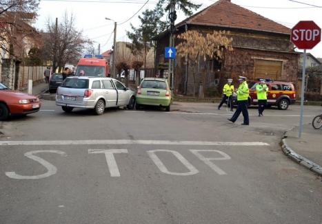 S-au 'pupat' de dimineaţă:  Tamponare la intersecţia străzilor Locomotivei cu Traian Lalescu (FOTO)