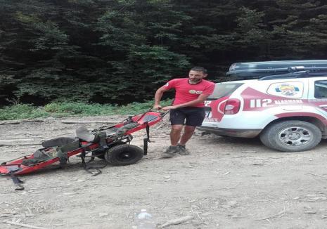 Un bihorean care s-a răsturnat cu un utilaj în timp ce tăia lemne, transportat cu elicopterul SMURD la spital (FOTO)
