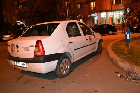 Maşină răsturnată în Oradea, după ce o şoferiţă nu a acordat prioritate (FOTO / VIDEO)