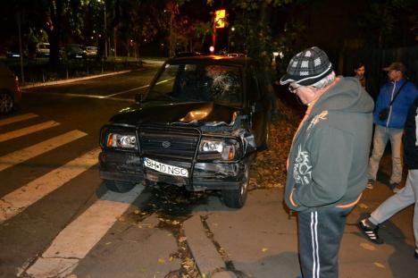 Maşină răsturnată în Oradea, după ce o şoferiţă nu a acordat prioritate (FOTO / VIDEO)