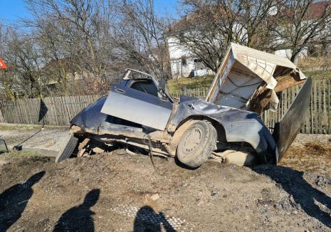 Accident grav pe DN1, lângă Topa de Criş: Un autoturism s-a izbit de un autocar, o persoană a ajuns la spital (FOTO)