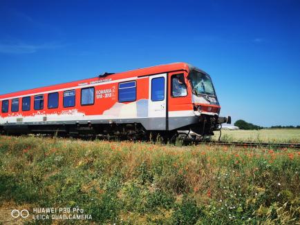 Camion lovit de tren, în Oradea. Un pasager a ajuns la spital (FOTO)