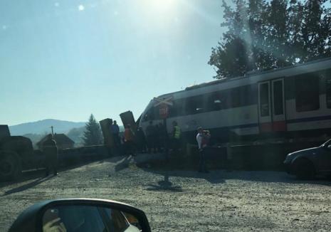 Trafic rutier şi feroviar blocat între Oradea şi Cluj după ce un TIR s-a defectat pe linia de tren în Ciucea