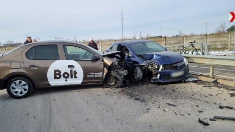 Două accidente în Bihor marți dimineață: Un TIR s-a răsturnat pe DN 19 în Biharia, două autoturisme s-au ciocnit în Oradea (FOTO)