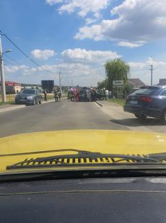 Accident cu 3 mașini în Oradea. Un bărbat a ajuns la spital (VIDEO)