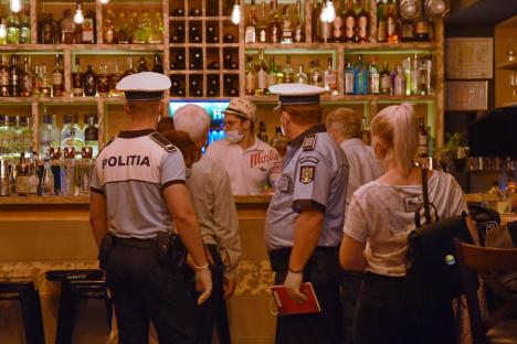 Polițiștii au descins la localurile din centrul Oradiei pentru a verifica respectarea regulilor în pandemie. Ce au găsit (FOTO)
