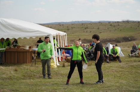 „O pădure de la zero”, în Bihor: Atmosferă de festival la o acțiune de plantare cu 2.000 de voluntari (FOTO/VIDEO)