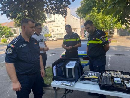 Polițiștii din Oradea au explicat, în trafic, noile reglementări privind eliberarea rezultatelor toxicologice și restituirea permiselor reținute (FOTO/VIDEO)