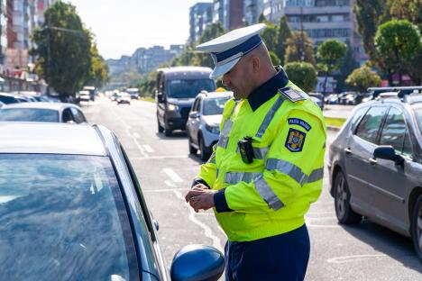 Atenție! Poliția Bihor „vânează” șoferii care folosesc telefonul mobil sau nu poartă centura de siguranță (FOTO)