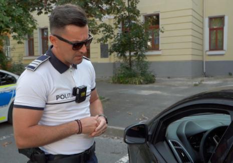 Polițiștii din Oradea au explicat, în trafic, noile reglementări privind eliberarea rezultatelor toxicologice și restituirea permiselor reținute (FOTO/VIDEO)