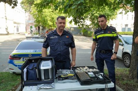 Polițiștii din Oradea au explicat, în trafic, noile reglementări privind eliberarea rezultatelor toxicologice și restituirea permiselor reținute (FOTO/VIDEO)