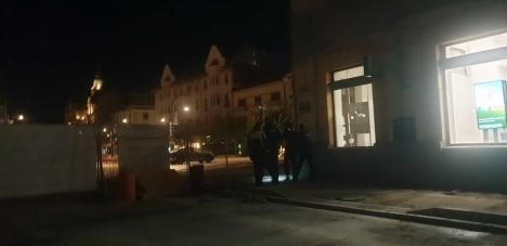 Trei hoţi au încercat să intre în Biserica cu Lună din Oradea, căţărându-se pe schelă. Vezi cum au fost prinși! (FOTO)