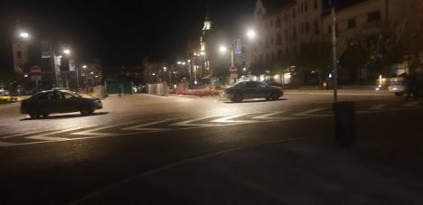 Trei hoţi au încercat să intre în Biserica cu Lună din Oradea, căţărându-se pe schelă. Vezi cum au fost prinși! (FOTO)