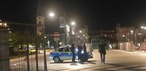 Trei hoţi au încercat să intre în Biserica cu Lună din Oradea, căţărându-se pe schelă. Vezi cum au fost prinși! (FOTO)