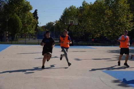 Sport în parc: Elevii de la „Oltea Doamna” au ocupat Parcul Brătianu (FOTO)