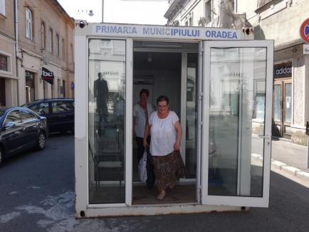 Căldură mare! Patru adăposturi anti-caniculă funcţionează începând de miercuri în punctele aglomerate din Oradea