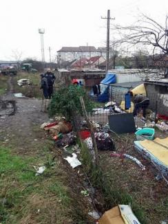 Poliţiştii locali au defiinţat un adăpost improvizat în spatele garajelor din strada Milcovului (FOTO)