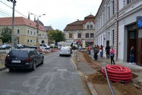 Dispar parcările din centru! Trotuarul din strada Dunării a fost lărgit cu aproape doi metri (FOTO)