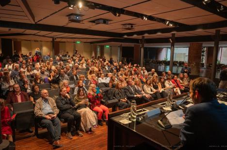 Doi artiști orădeni, premiați la Barcelona pentru fotografiile lor (FOTO)