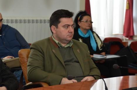 Pârât că a dus la mare trei PSD-iste cu maşina instituţiei, şeful Direcţiei Silvice Bihor şi-a dat demisia
