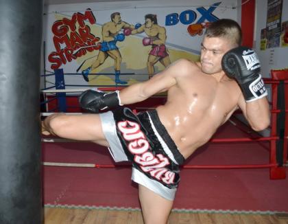 Kickboxerul orădean Adrian Maxim s-a întors în ţară pentru a lupta în gala Superkombat