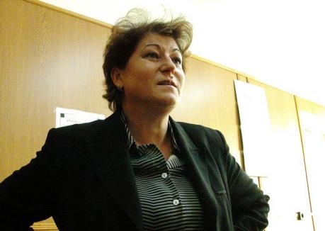 Adjuncta şefului Finanţelor Bihor, Adriana Sime, a fost reţinută de DNA Oradea pentru corupţie