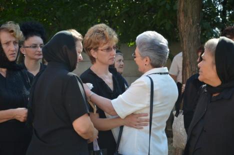 Criticat că n-a mers la înmormântare, episcopul Sofronie a oficiat parastasul părintelui Ciordaş (FOTO)