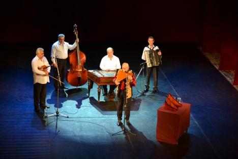 Maestrul Gheorghe Zamfir a deplâns neamul românesc la concertul de la Oradea: "Vor să ne fure aurul" (FOTO/VIDEO)