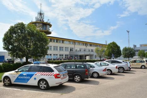 Servicii la înălţime: Preluat de Primărie, aeroportul înfloreşte, oferind bihorenilor servicii de top... La Debreţin! (FOTO)