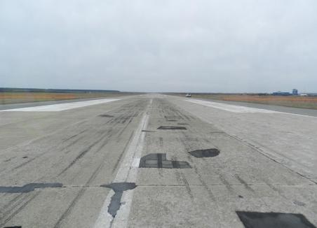 Lucrările pentru modernizarea Aeroportului orădean, oprite parţial de Inspectoratul în Construcţii