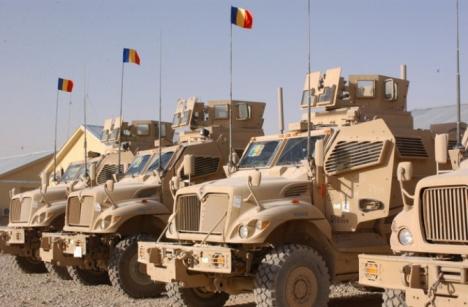 Explozie cu maşini-capcană: Patru militari români, răniţi în Afganistan