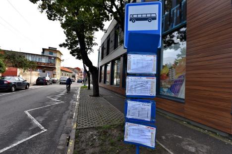 Ne enervează! Au amplasat graficele cu circulaţia autobuzelor din Oradea în bătaie de joc (FOTO)
