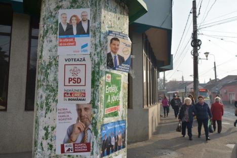 Campania e-n toate! Afişele plătite pe spaţiile Primăriei au fost date jos prematur şi înlocuite cu cele electorale