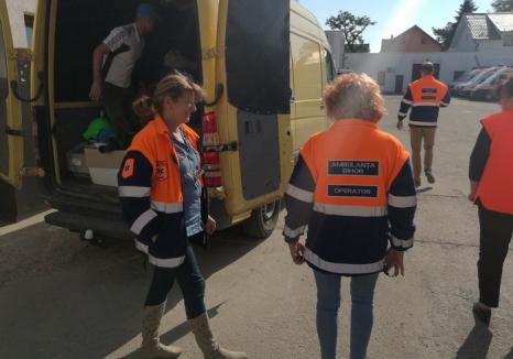 Caz cutremurător în Tămăşeu: Nouă copii au fost găsiţi de un echipaj al Ambulanţei dormind pe o duşumea, în podul unei case (FOTO)