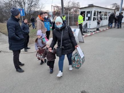 Donații din Bihor, transportate în Ucraina de un grup de voluntari, cu sprijinul Crucii Roșii (FOTO / VIDEO)